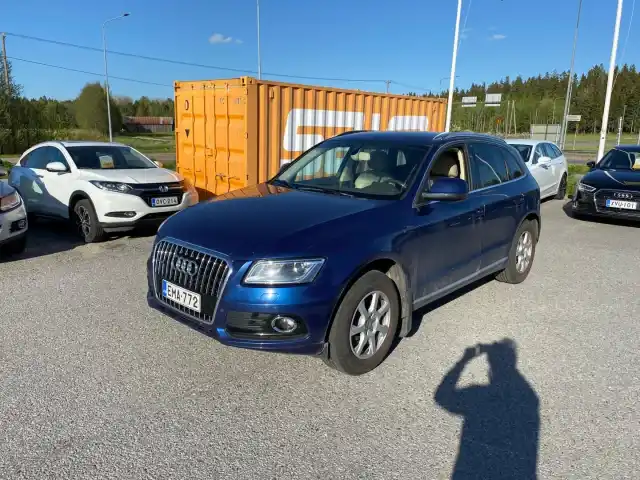 Sininen Maastoauto, Audi Q5 – EMA-772