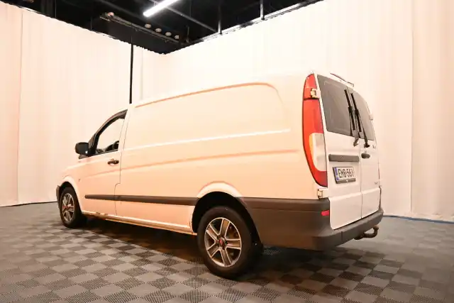 Valkoinen Pakettiauto, Mercedes-Benz Vito – EMB-561