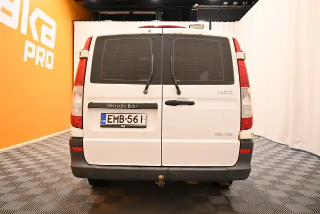 Valkoinen Pakettiauto, Mercedes-Benz Vito – EMB-561