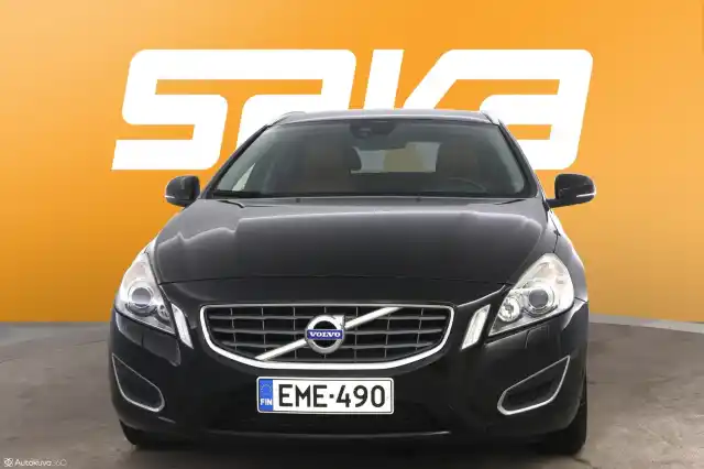 Musta Farmari, Volvo V60 – EME-490