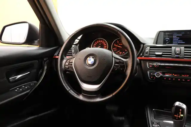 Harmaa Farmari, BMW 320 – EMH-558