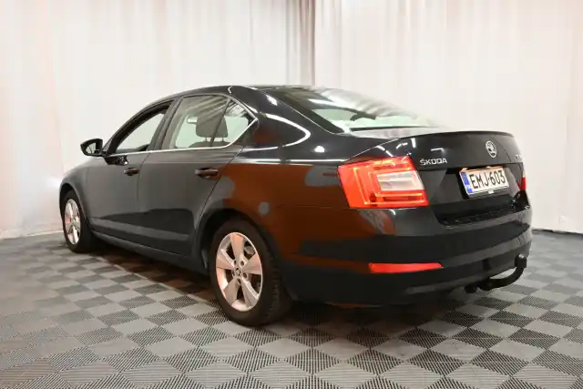 Musta Viistoperä, Skoda Octavia – EMJ-603