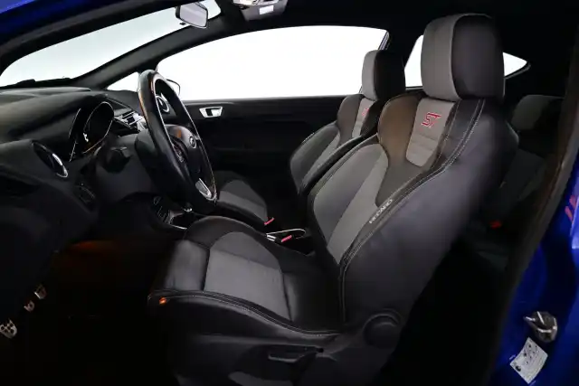Sininen Viistoperä, Ford Fiesta – EMK-146