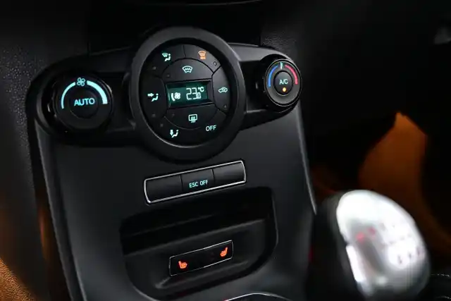 Sininen Viistoperä, Ford Fiesta – EMK-146