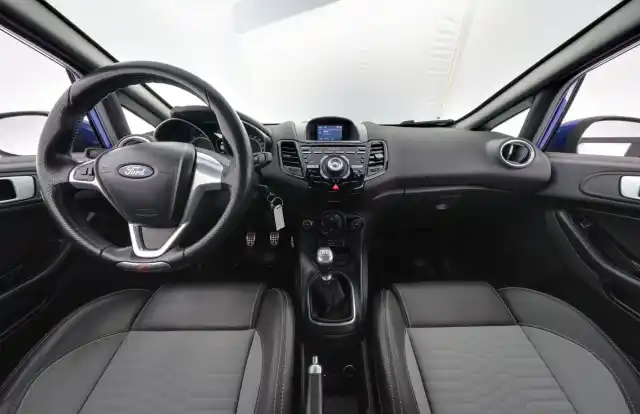 Sininen Viistoperä, Ford Fiesta – EMK-146