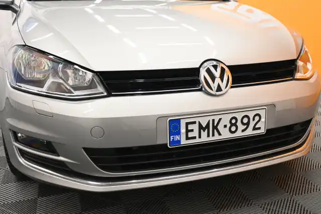 Harmaa Viistoperä, Volkswagen Golf – EMK-892