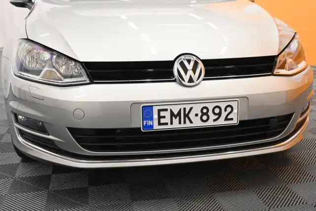 Harmaa Viistoperä, Volkswagen Golf – EMK-892