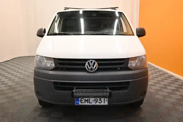 Valkoinen Pakettiauto, Volkswagen Transporter – EML-931