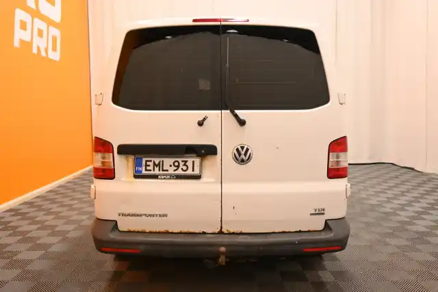 Valkoinen Pakettiauto, Volkswagen Transporter – EML-931