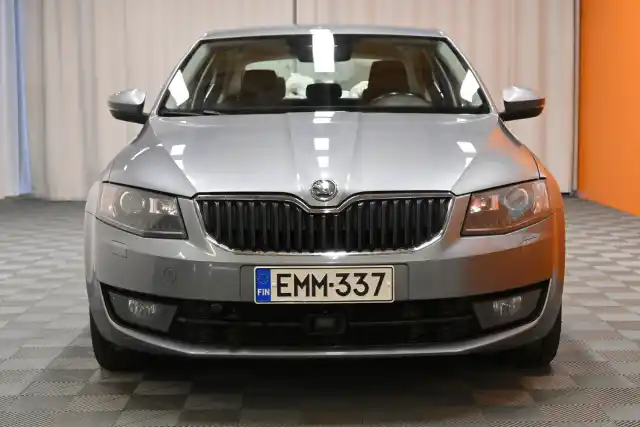 Hopea Sedan, Skoda Octavia – EMM-337