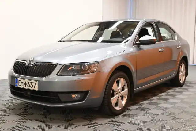 Hopea Sedan, Skoda Octavia – EMM-337