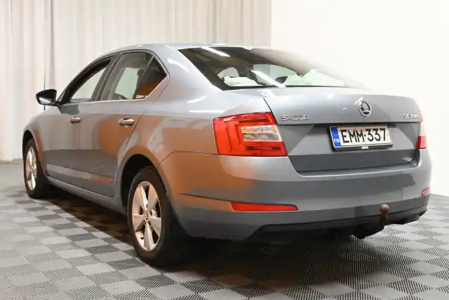 Hopea Sedan, Skoda Octavia – EMM-337