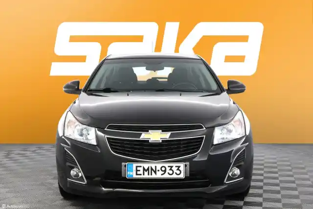 Musta Viistoperä, Chevrolet Cruze – EMN-933