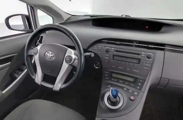 Harmaa Viistoperä, Toyota Prius – EMP-378