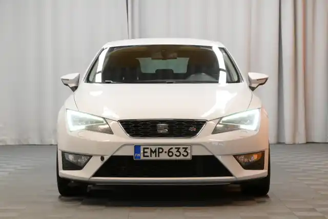 Valkoinen Viistoperä, Seat Leon – EMP-633