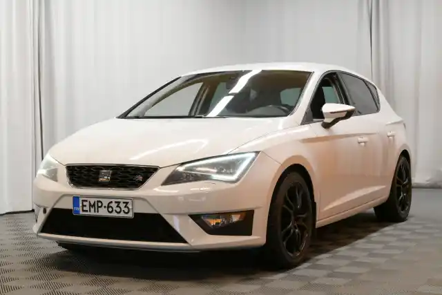 Valkoinen Viistoperä, Seat Leon – EMP-633