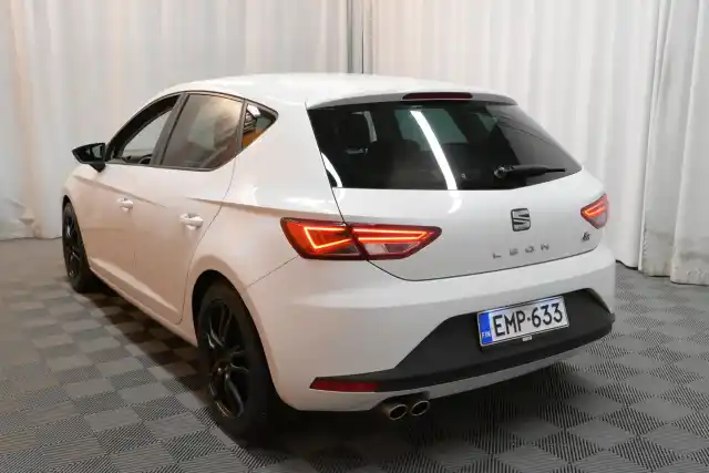 Valkoinen Viistoperä, Seat Leon – EMP-633