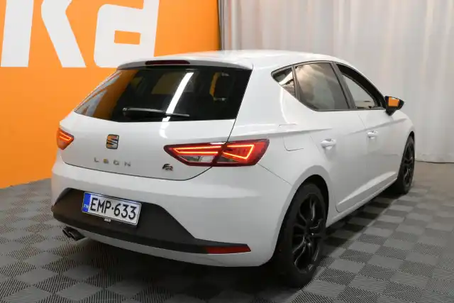 Valkoinen Viistoperä, Seat Leon – EMP-633