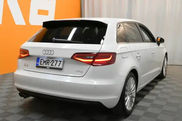 Valkoinen Viistoperä, Audi A3 – EMR-277