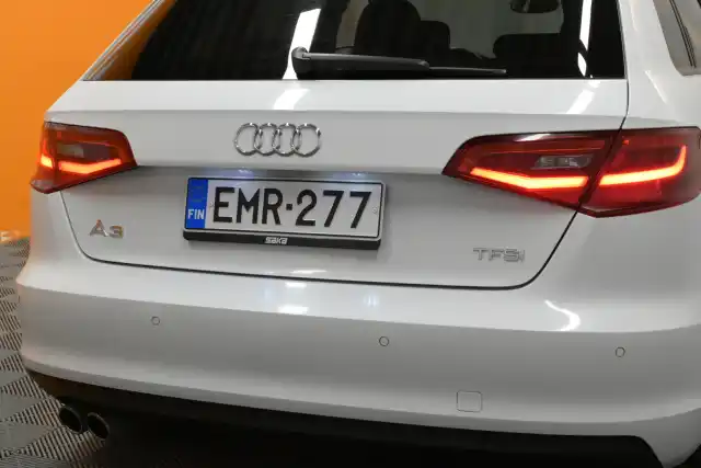 Valkoinen Viistoperä, Audi A3 – EMR-277