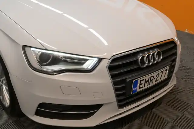 Valkoinen Viistoperä, Audi A3 – EMR-277