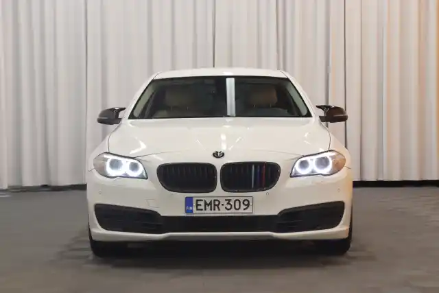 Valkoinen Sedan, BMW 518 – EMR-309