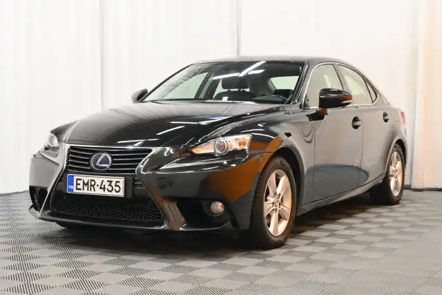 Musta Sedan, Lexus IS – EMR-435