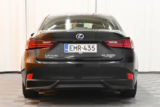 Musta Sedan, Lexus IS – EMR-435