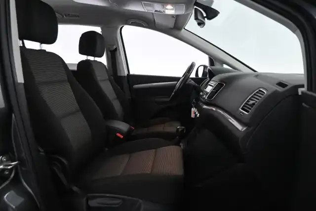 Harmaa Tila-auto, Volkswagen Sharan – EMS-541