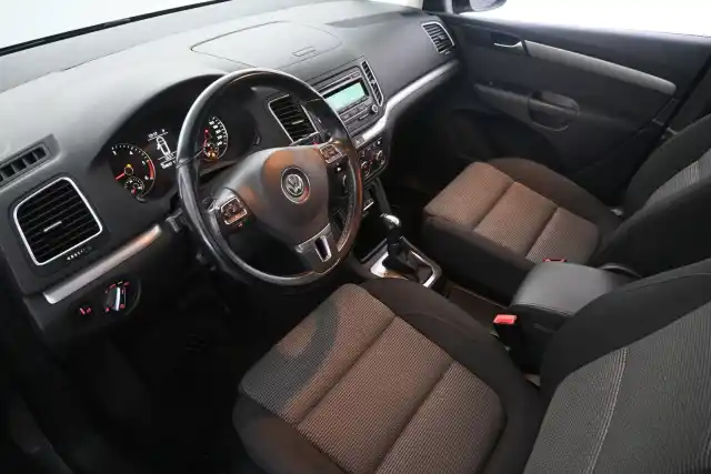 Harmaa Tila-auto, Volkswagen Sharan – EMS-541