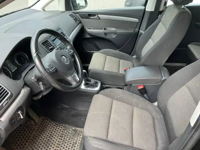 Musta Tila-auto, Volkswagen Sharan – EMS-543