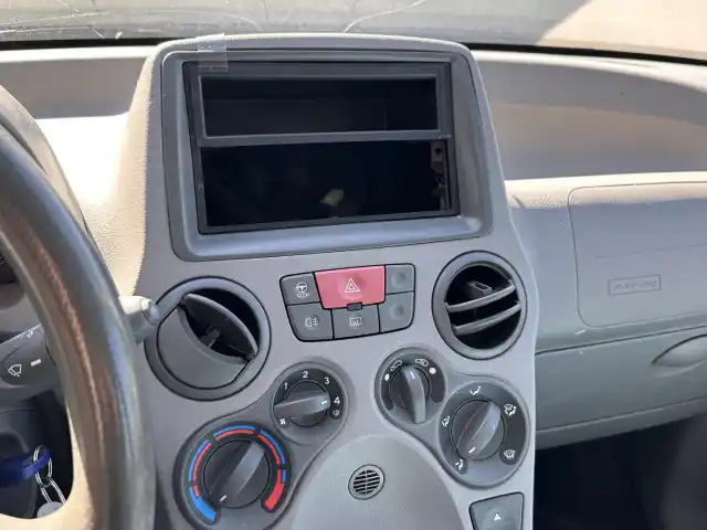 Sininen Viistoperä, Fiat Panda – EMS-588