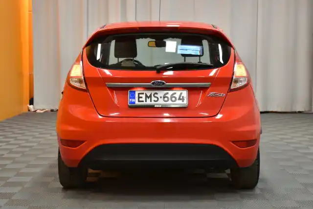 Punainen Viistoperä, Ford Fiesta – EMS-664