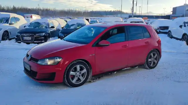 Punainen Viistoperä, Volkswagen Golf – EMT-746