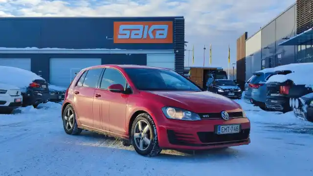 Punainen Viistoperä, Volkswagen Golf – EMT-746