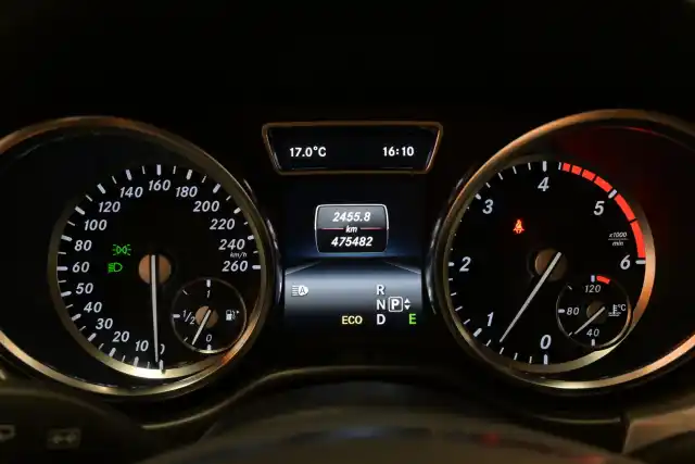 Valkoinen Maastoauto, Mercedes-Benz ML – EMU-781
