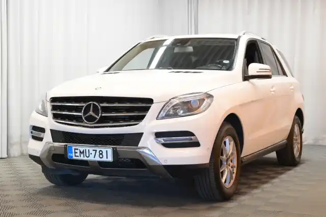 Valkoinen Maastoauto, Mercedes-Benz ML – EMU-781