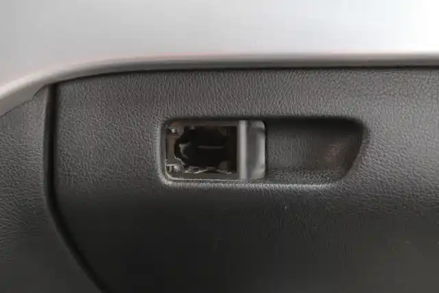 Valkoinen Maastoauto, Mercedes-Benz ML – EMU-781