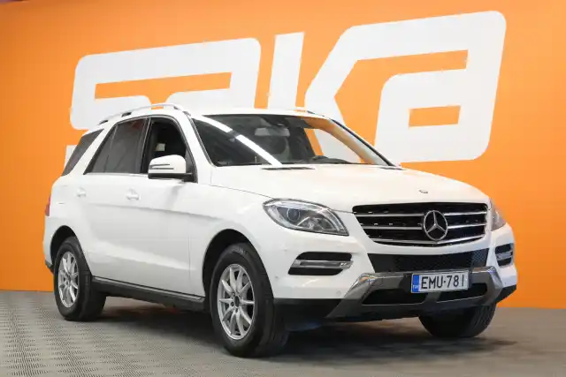 Valkoinen Maastoauto, Mercedes-Benz ML – EMU-781