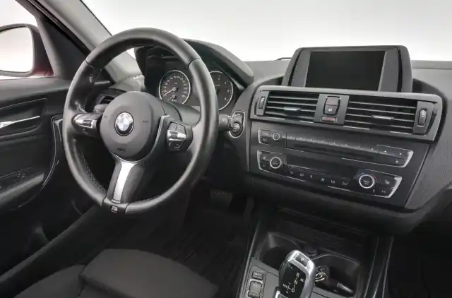 Punainen Viistoperä, BMW 120 – EMX-521