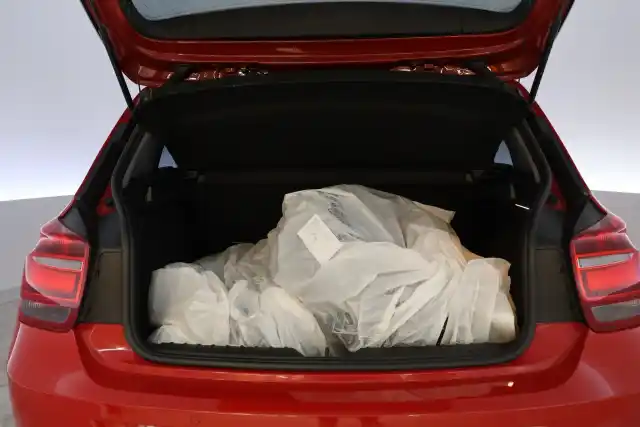 Punainen Viistoperä, BMW 120 – EMX-521