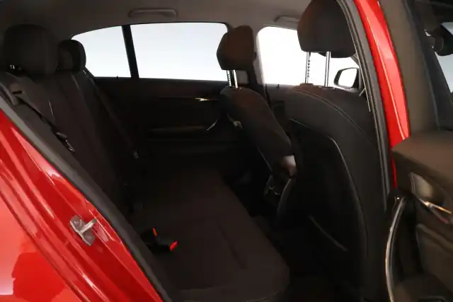 Punainen Viistoperä, BMW 120 – EMX-521