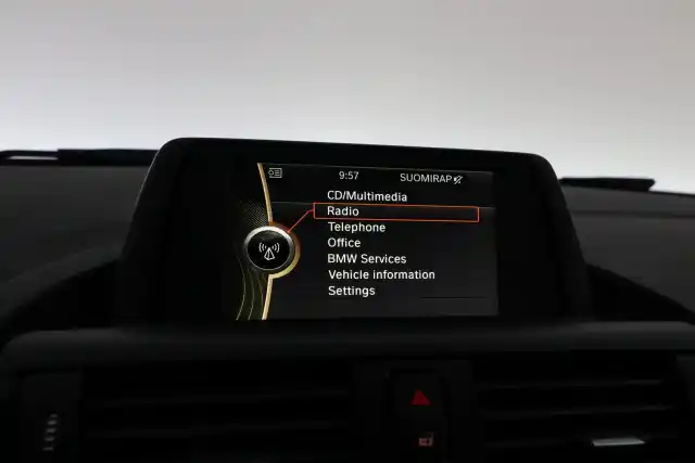 Punainen Viistoperä, BMW 120 – EMX-521