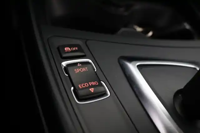 Punainen Viistoperä, BMW 120 – EMX-521