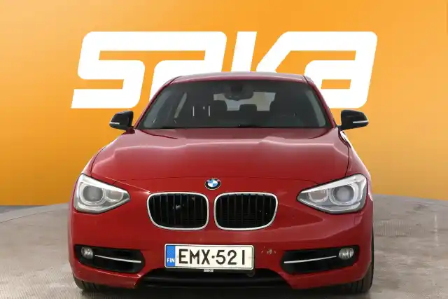 Punainen Viistoperä, BMW 120 – EMX-521