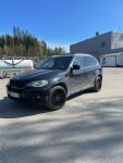 Musta Farmari, BMW X5 – EMX-696, kuva 1