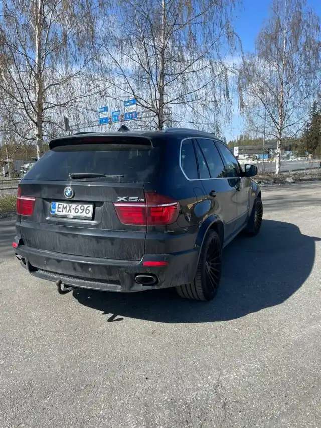 Musta Farmari, BMW X5 – EMX-696