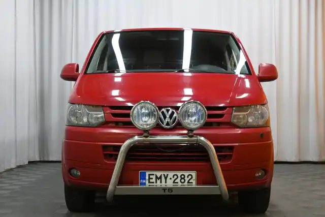 Punainen Tila-auto, Volkswagen TRANSPORTER – EMY-282