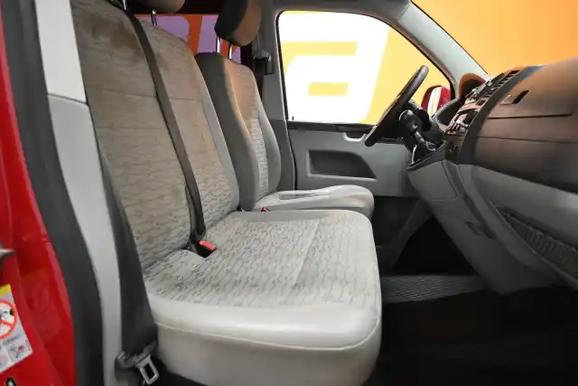 Punainen Tila-auto, Volkswagen TRANSPORTER – EMY-282