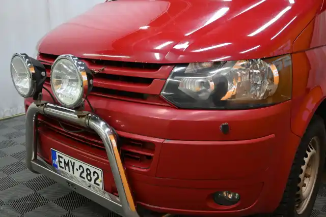 Punainen Tila-auto, Volkswagen TRANSPORTER – EMY-282